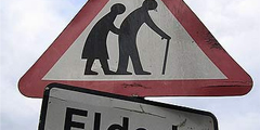 Пенсионеры Британии обиделись на дорожные знаки