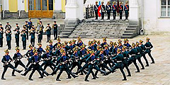Церемония развода пеших и конных караулов в Кремле отменяется