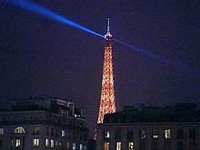 Париж теряет туристов из-за запрета на \ночную жизнь\