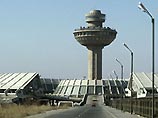 Уже пятый день Ереван отрезан от мира. Аэропорт закрыт