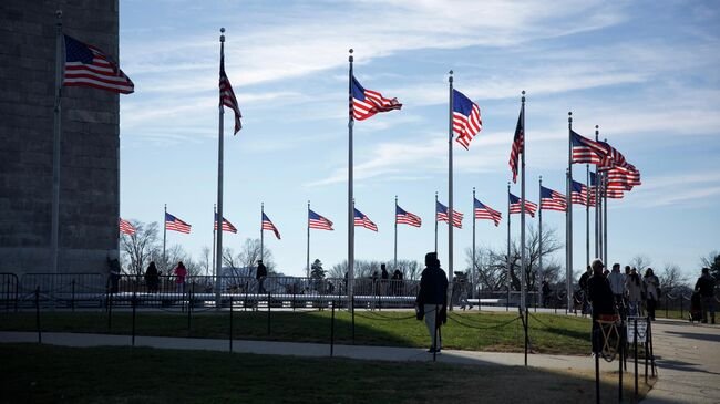 США временно закрыли двери: как приостановка выдачи виз ударит по путешественникам