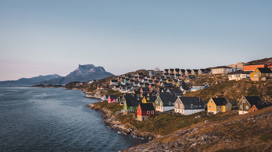 Под северным сиянием: европейские солдаты высадились в Гренландии