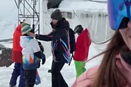 Идеальный кадр любой ценой? На Эльбрусе мать ударила сына из-за неудачных фото