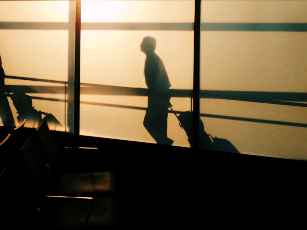 Синий корочки теряют вес: почему американцам всё сложнее путешествовать без виз