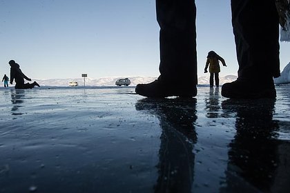 Байкальский лед: сколько стоит уникальная зимняя экскурсия для гостей из Китая?