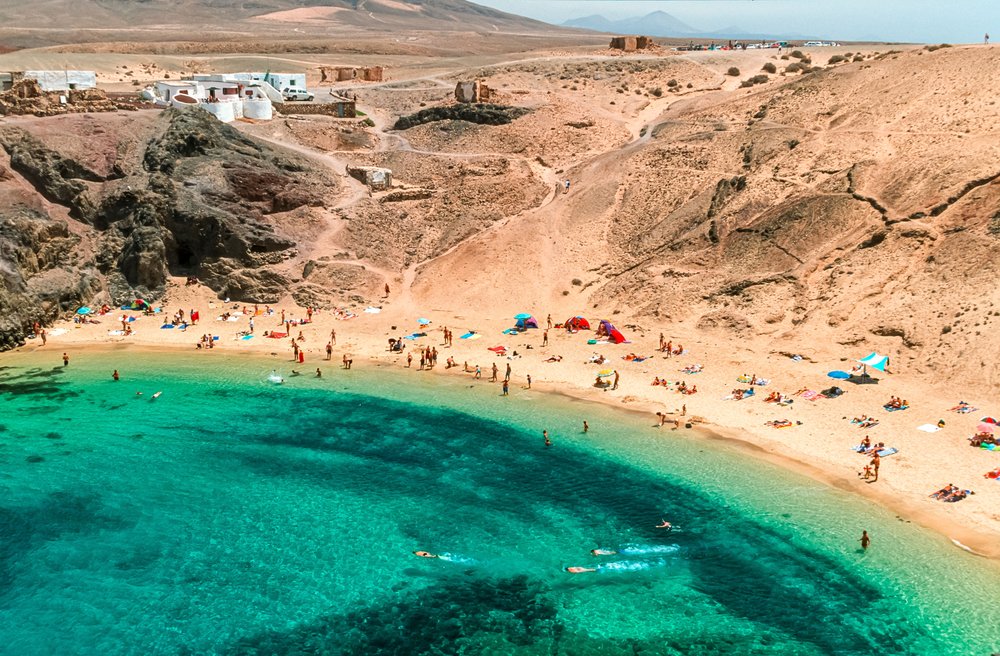 За пределами шезлонгов: 8 уникальных пляжей Испании, ради которых стоит свернуть с проторенной дороги