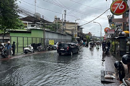 «Промокаешь до нитки за минуту»: почему сезон дождей на Бали превратил отпуск в испытание