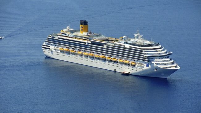 «Бомбят над головами»: российские туристы заперты на круизном лайнере в Катаре