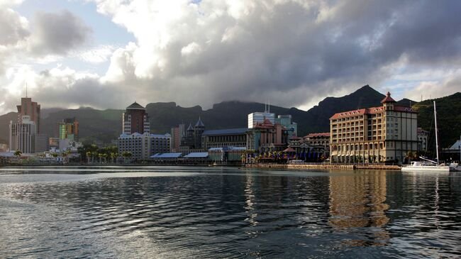 Российские туристы застряли на Маврикии: как дипломаты помогают в кризисной ситуации