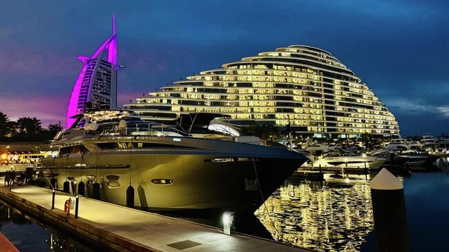 В Дубае заказывают борщ и сырники без словаря: как русский язык покорил меню эмирата