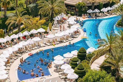 «Повсюду русские»: почему британская пара назвала отдых в турецком отеле катастрофой