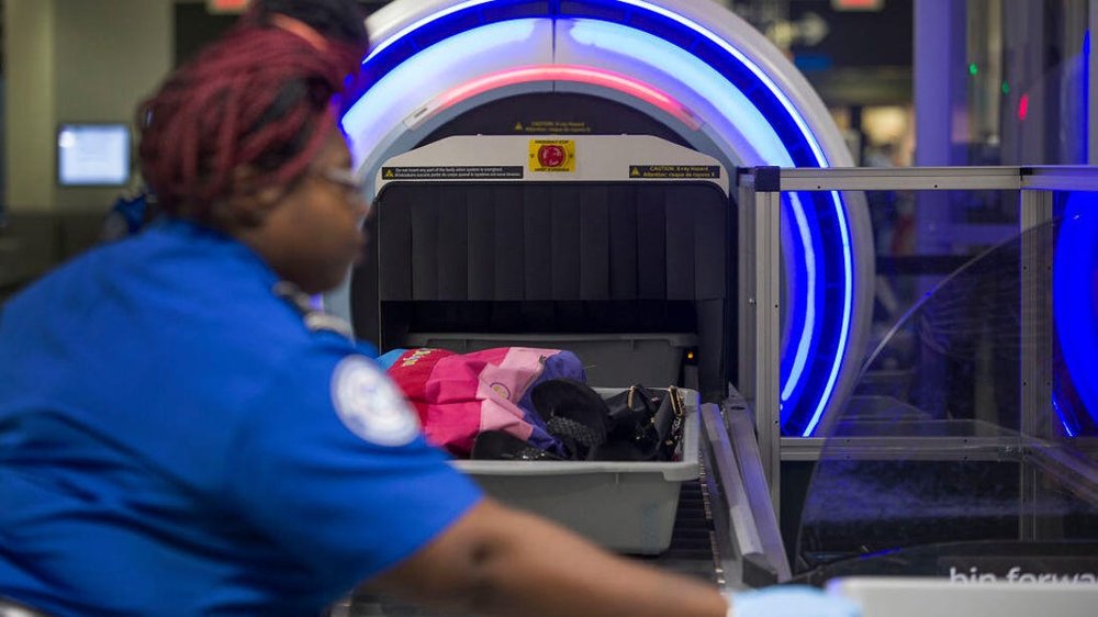 United Airlines учит приложение предсказывать очереди и искать багаж