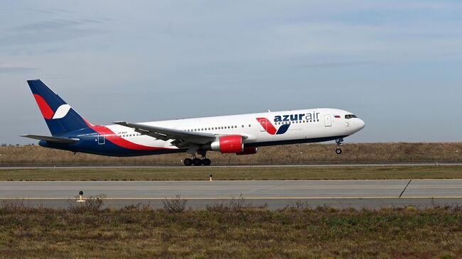 Azur Air временно сокращает рейсы: что происходит с авиакомпанией?