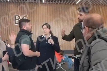 «Хотим домой!»: Российские туристы устроили акцию протеста в стамбульском аэропорту