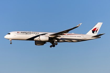 «Похлопал» стюардессу и остался на земле: как неуместный жест сорвал перелёт в Китай