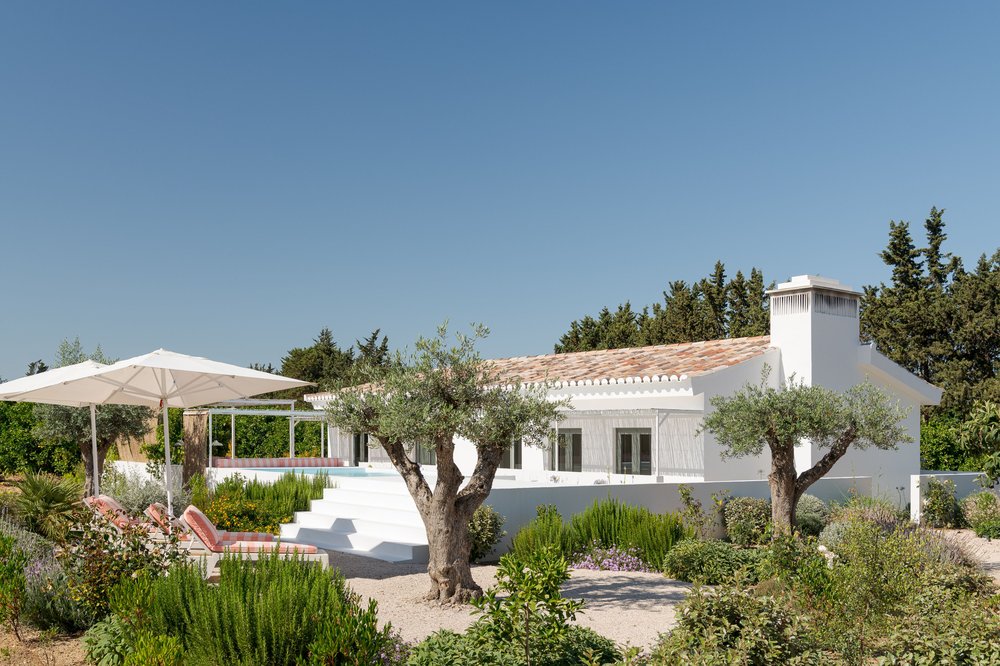 Забыть о толпе: как старые фермы Алгарве превращаются в оазисы тишины и стиля