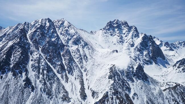 Лавина в Бурятии: спасатели снова ищут пропавших туристов на горе Мунку-Сардык