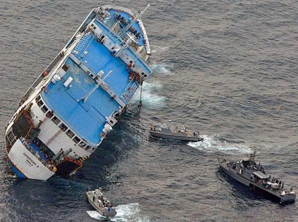 С затонувшего в Филиппинах парома пропали без вести более 200 человек