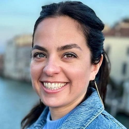 Анушка Делон