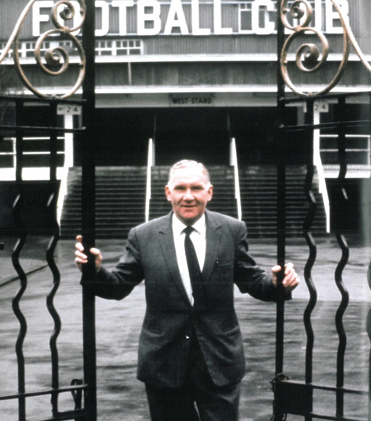 Билл Николсон