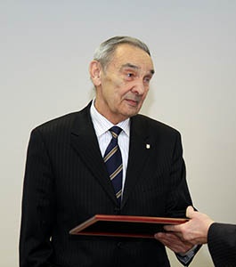 Борис Мельников