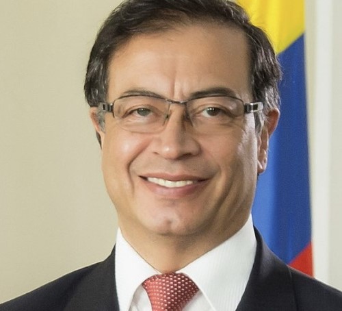 Густаво Петро