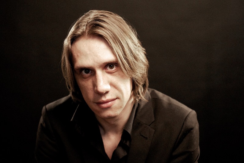 Александр  Караваев