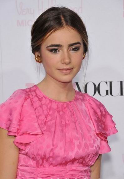 Лили Коллинз