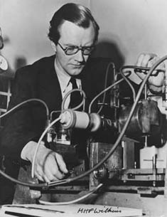 Морис Уилкинс