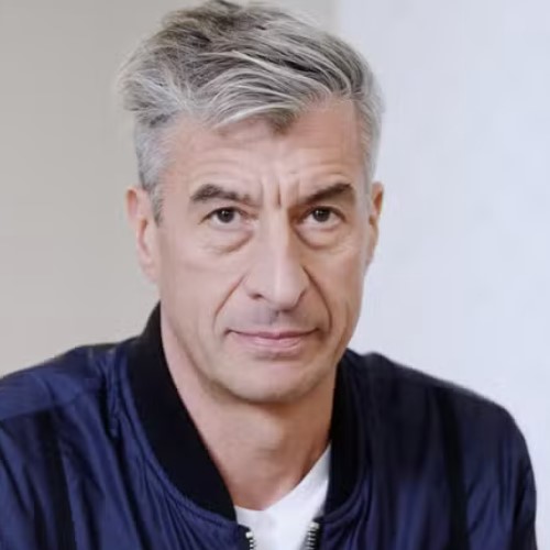 Маурицио Каттелан