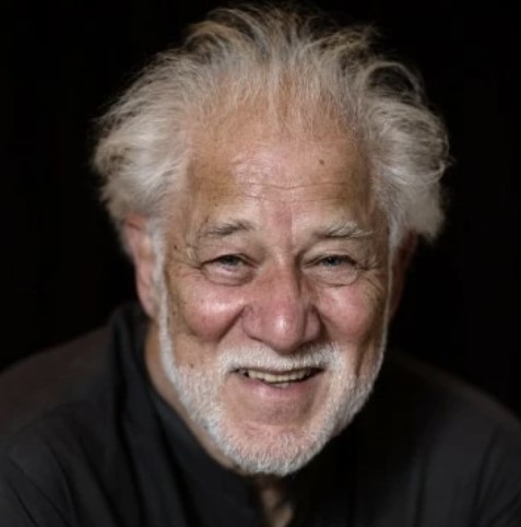 Майкл  Ондатже