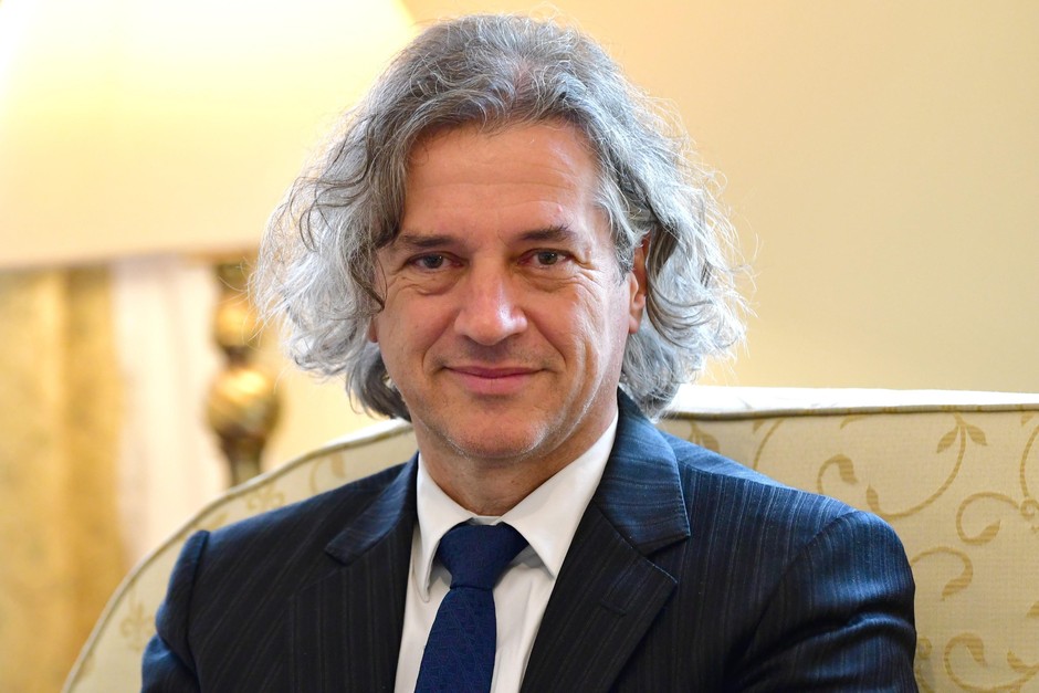 Роберт Голоб