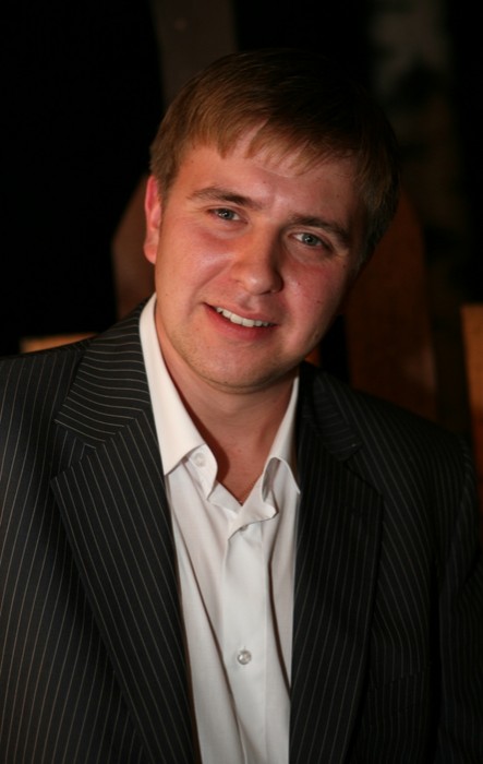 Влад Николаев